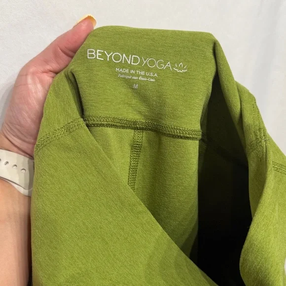 Beyond Yoga Spacedye Out Of Pocket High Waisted Capri Legging Fern Green Heather - Picture 9 of 10
